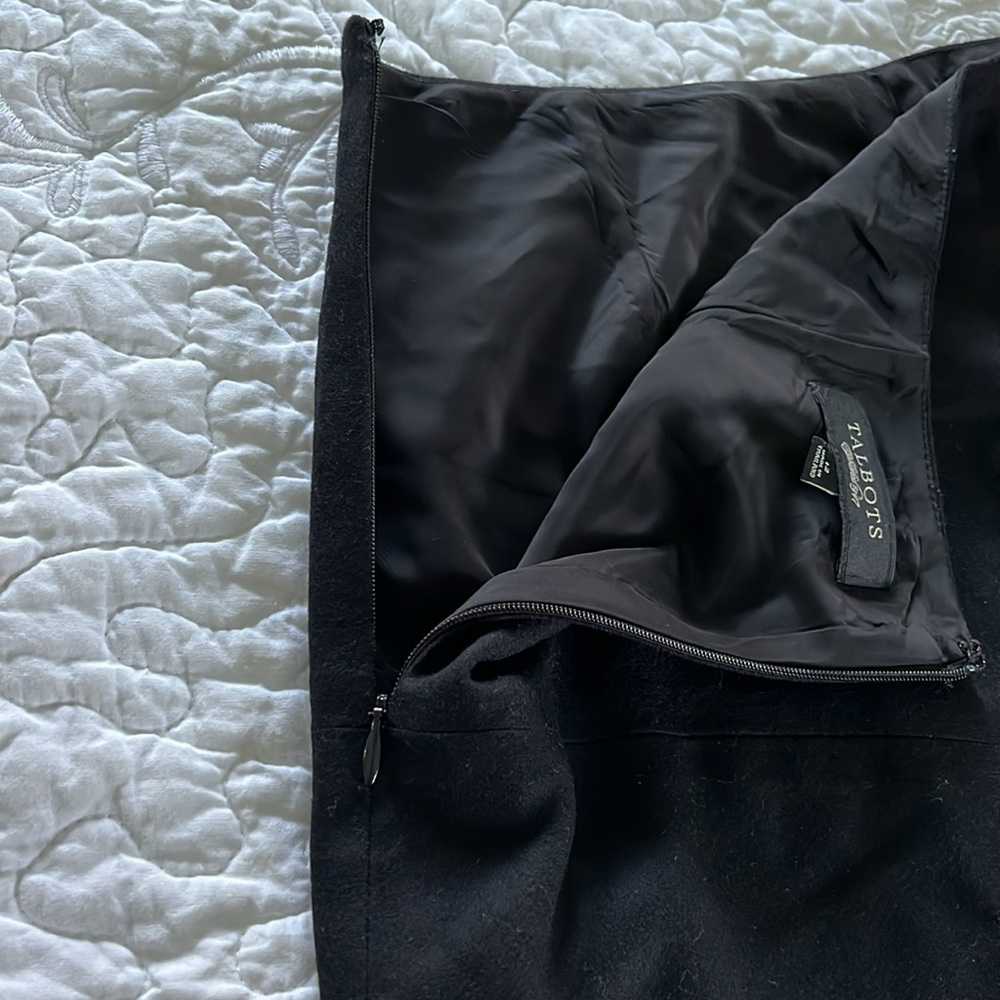 Talbots Women’s Wool Black Skirt.Never worn.
.Sz-12..Zipper closure.Black lining - Picture 6 of 6